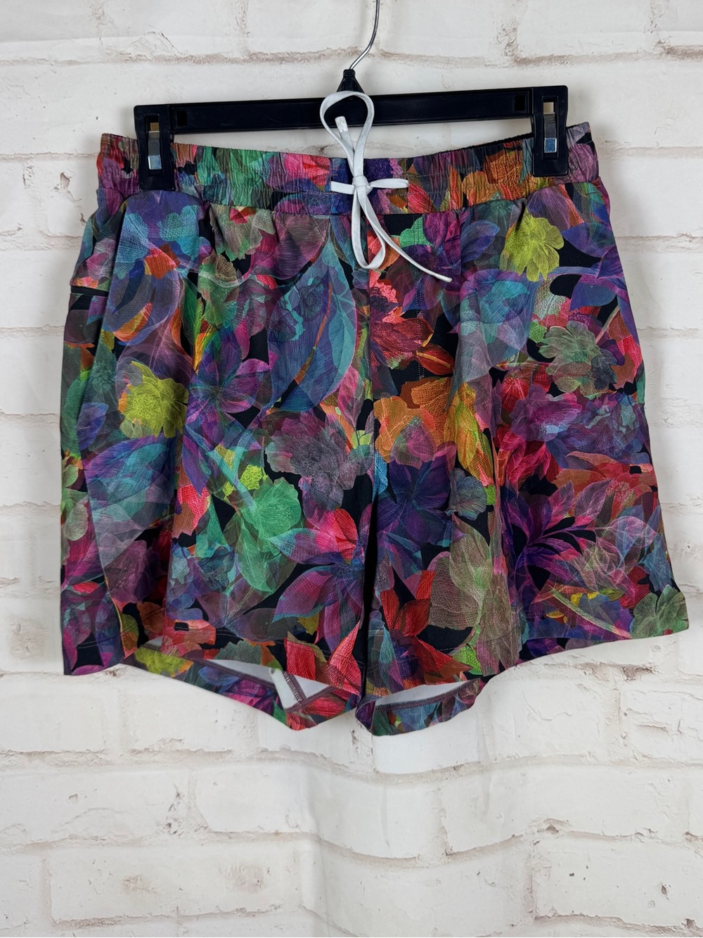 Lululemon Pool Shorts Mens Small Vivid Floral 5” Mesh Lined Swim Trunks